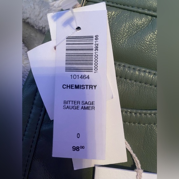 Aritzia skirt - Picture 2 of 3